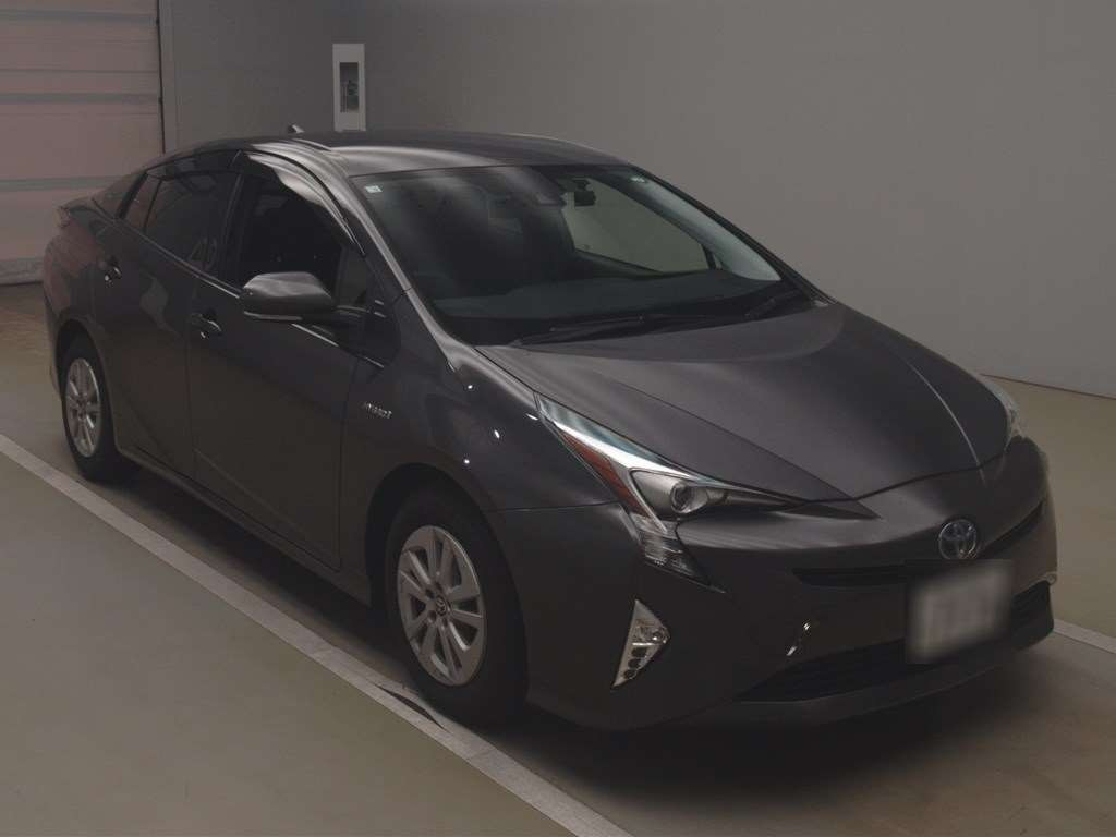 2018 Toyota Prius ZVW50[2]