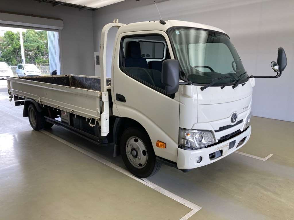 2019 Toyota Toyoace Truck XZU655[2]