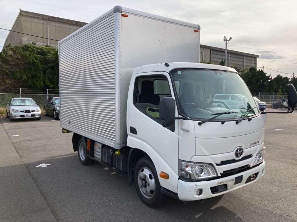 2019 Toyota Toyoace Truck XZC605[2]