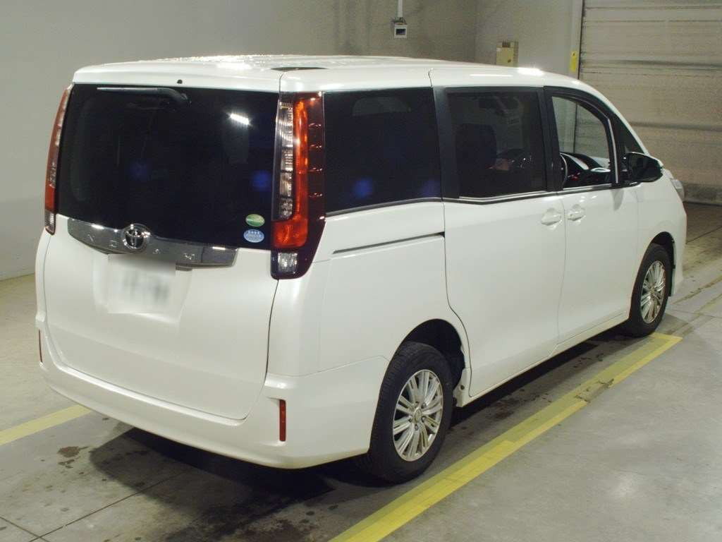 2016 Toyota Noah ZRR85G[1]