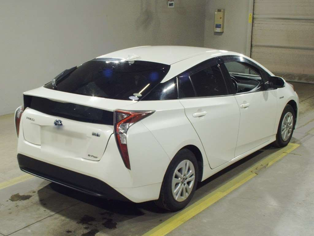 2016 Toyota Prius ZVW55[1]