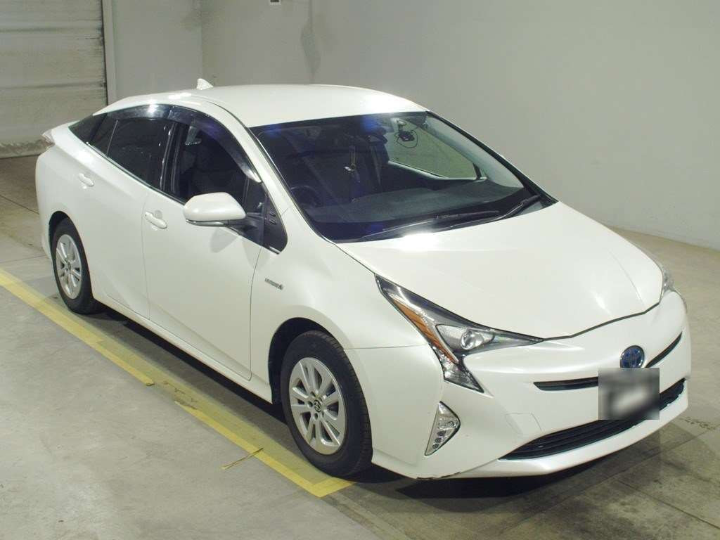 2016 Toyota Prius ZVW55[2]