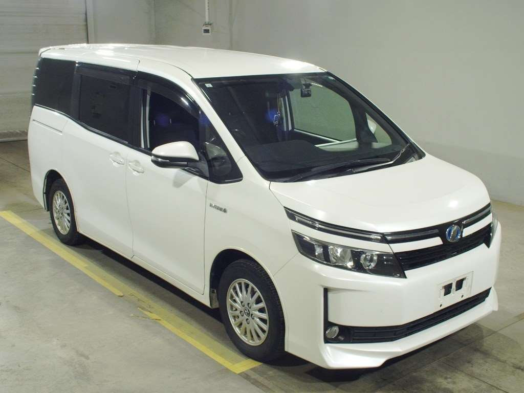 2015 Toyota Voxy ZWR80G[2]