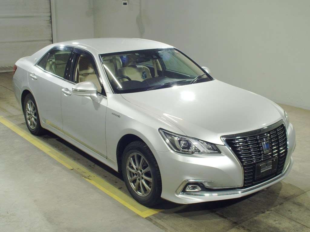 2017 Toyota Crown Hybrid AWS211[2]