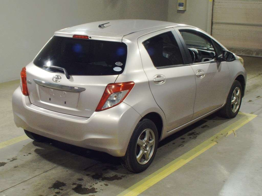 2011 Toyota Vitz NSP135[1]