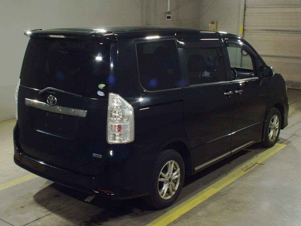 2013 Toyota Voxy ZRR75W[1]