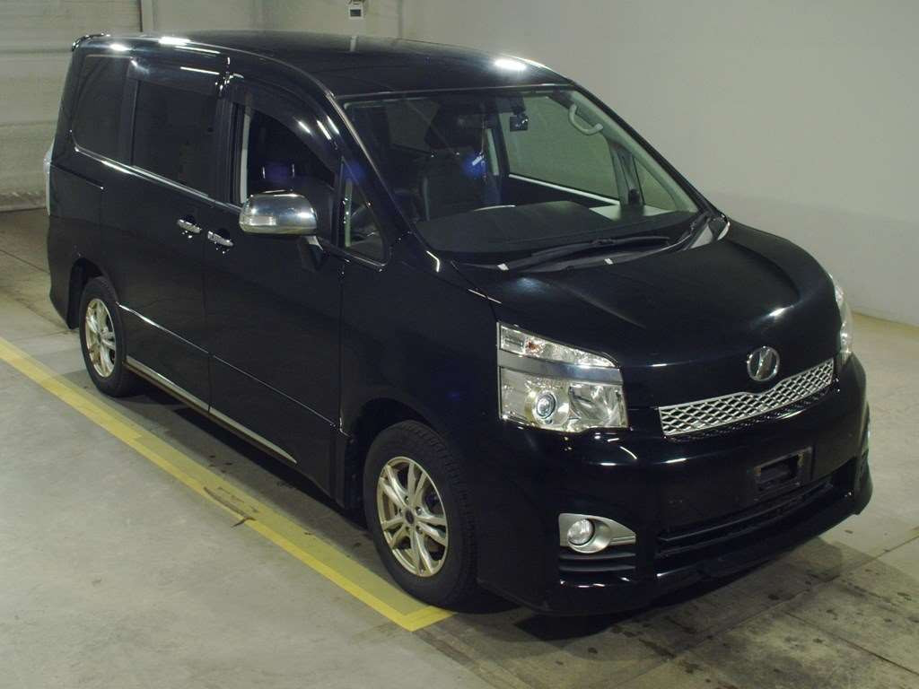 2013 Toyota Voxy ZRR75W[2]