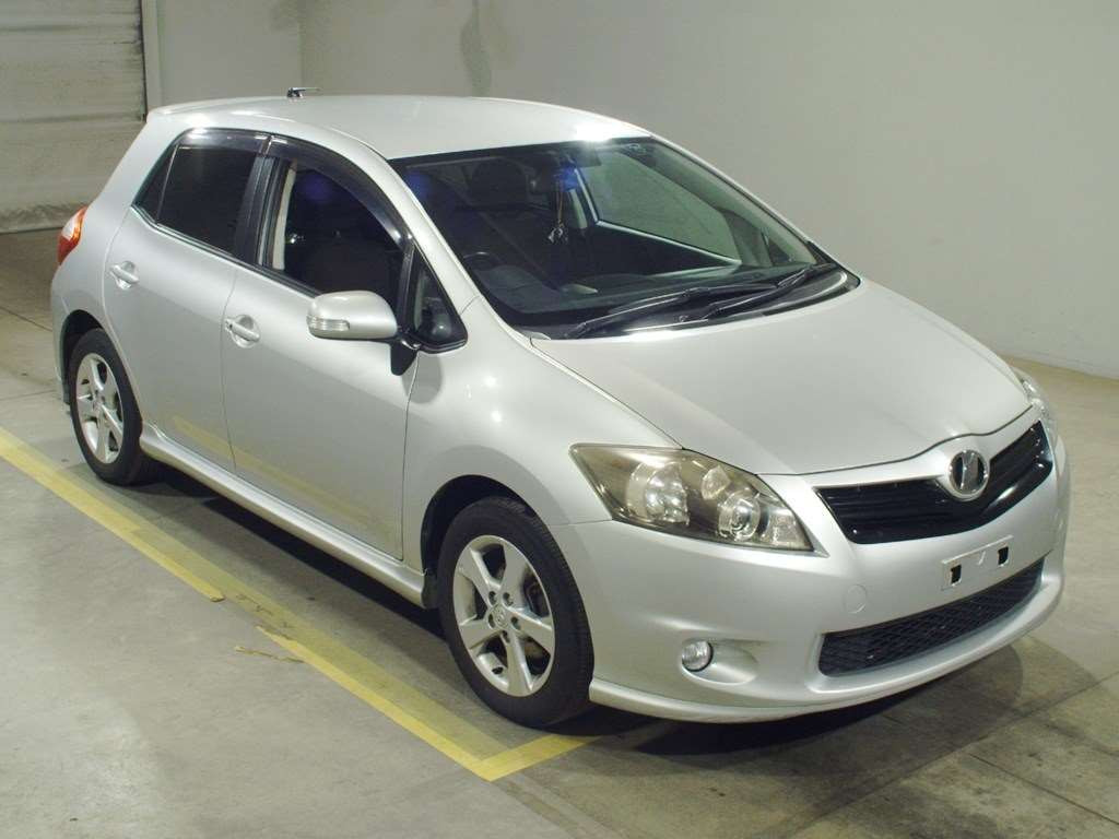 2009 Toyota Auris ZRE154H[2]