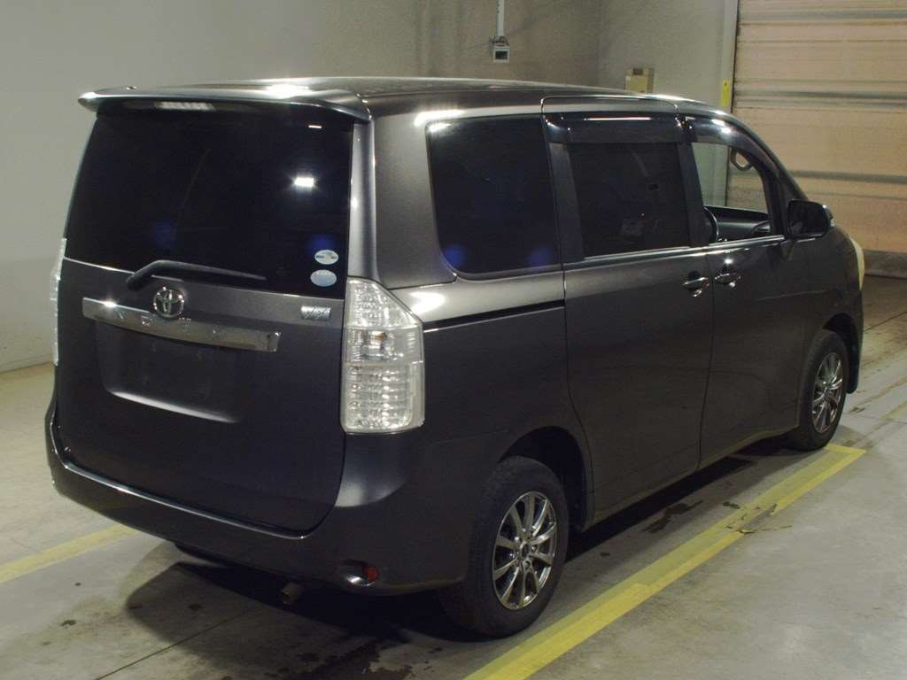 2009 Toyota Noah ZRR75G[1]