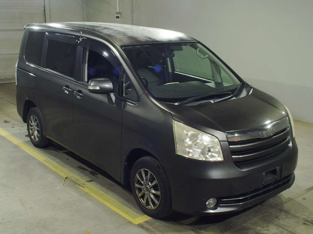 2009 Toyota Noah ZRR75G[2]