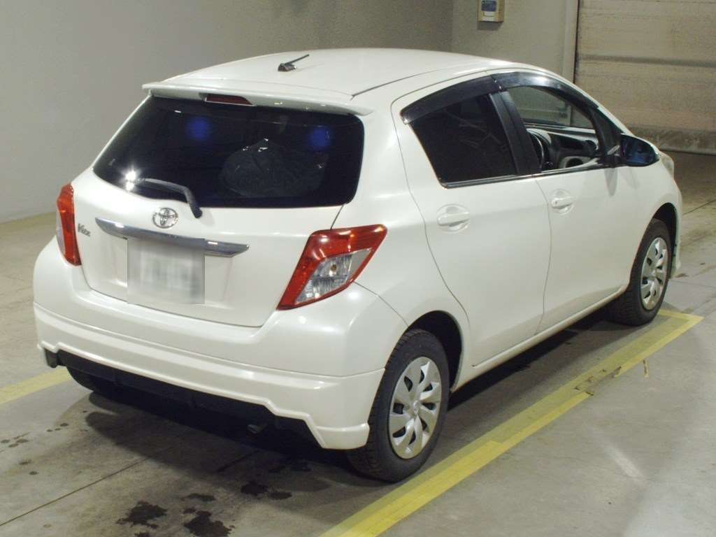 2011 Toyota Vitz NSP135[1]