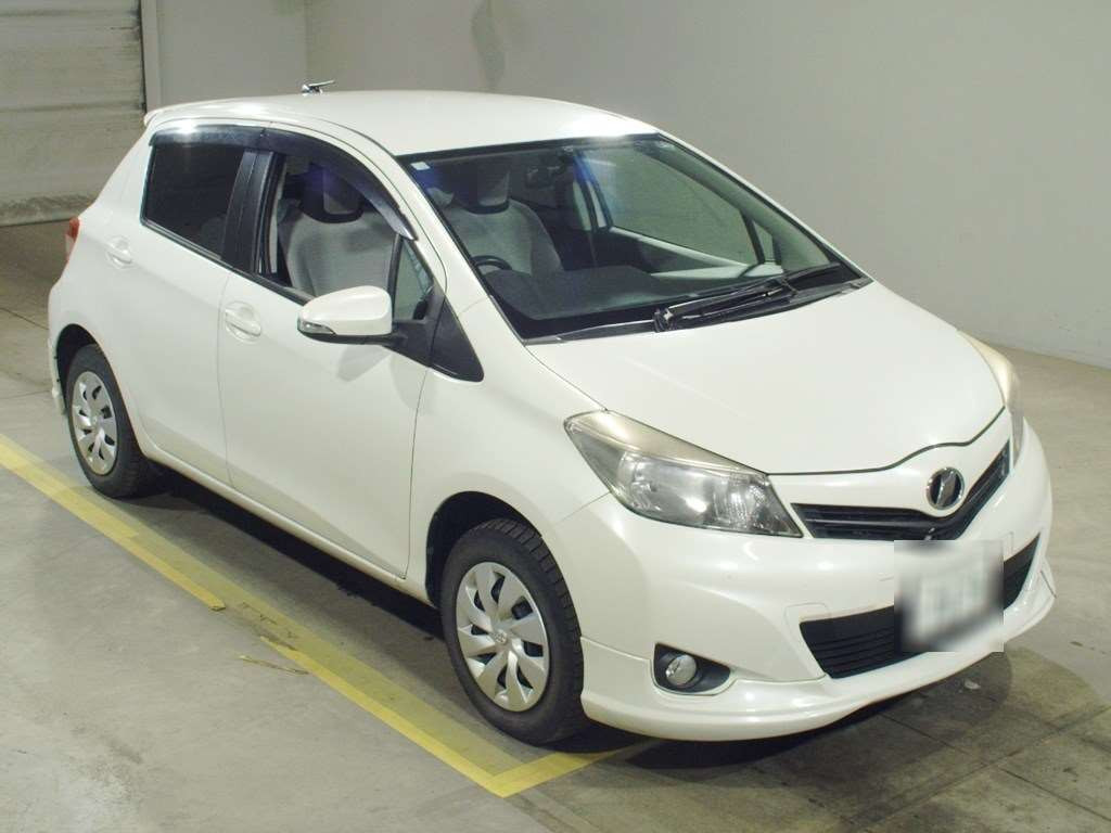 2011 Toyota Vitz NSP135[2]