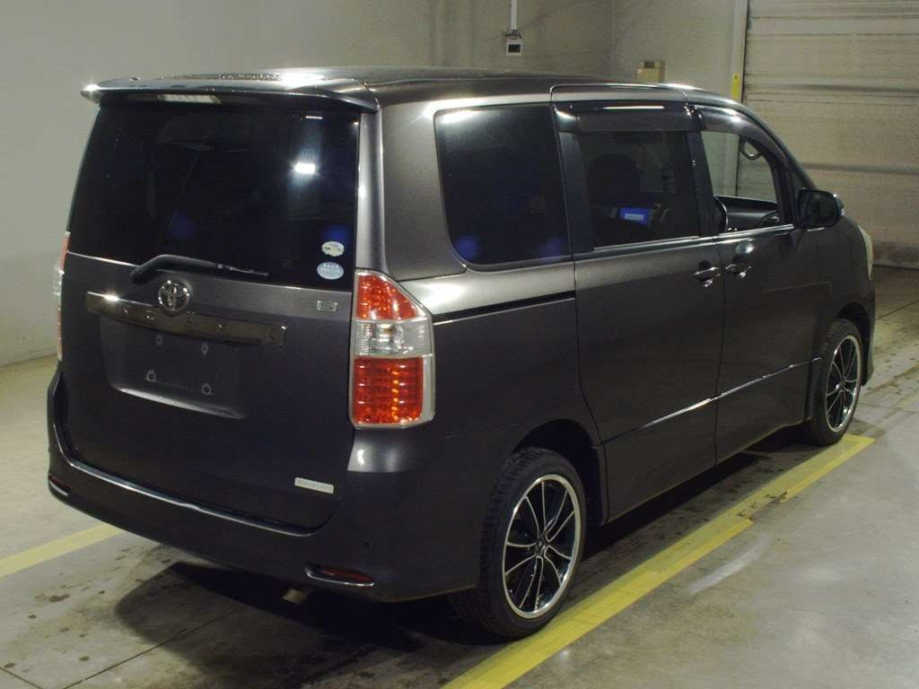 2009 Toyota Noah ZRR75W[1]