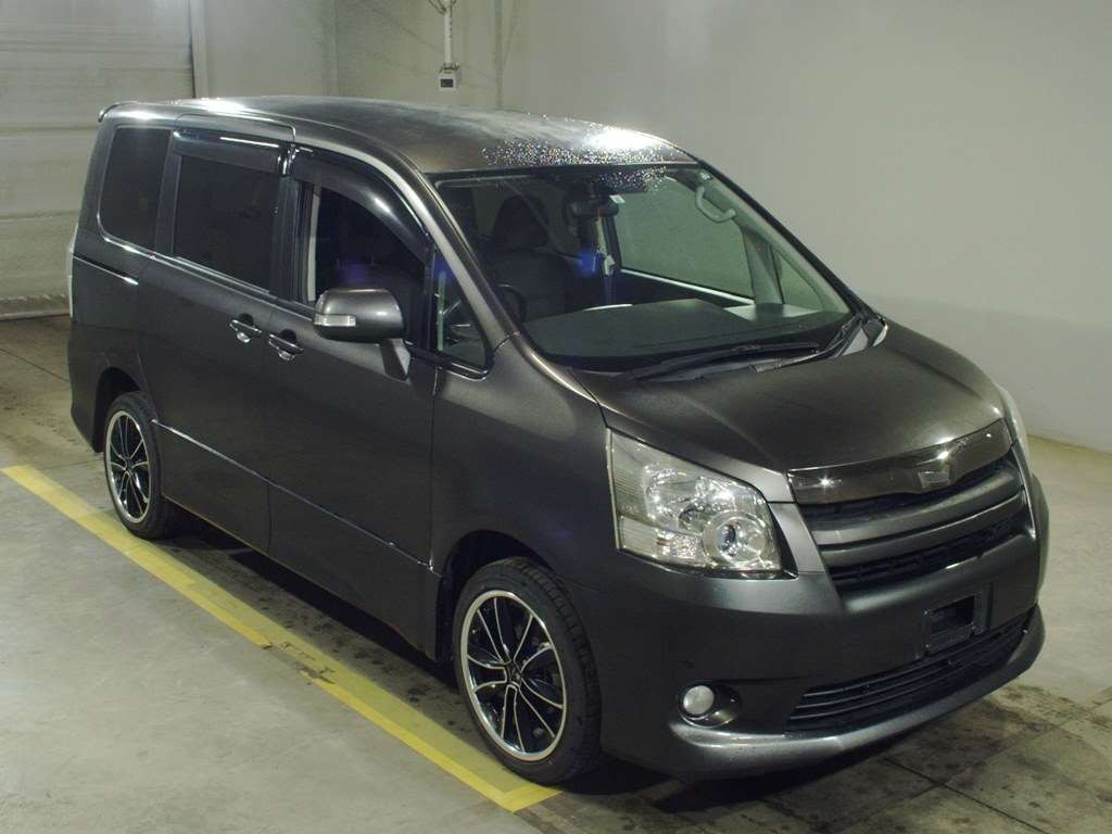 2009 Toyota Noah ZRR75W[2]