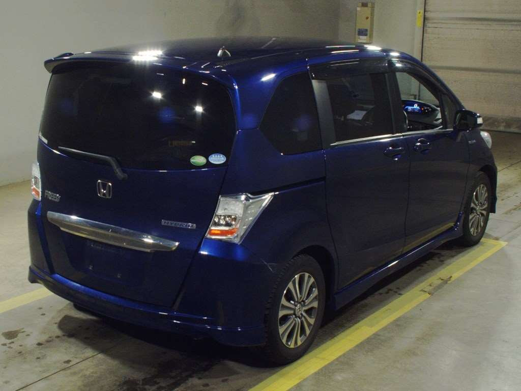 2013 Honda Freed hybrid GP3[1]