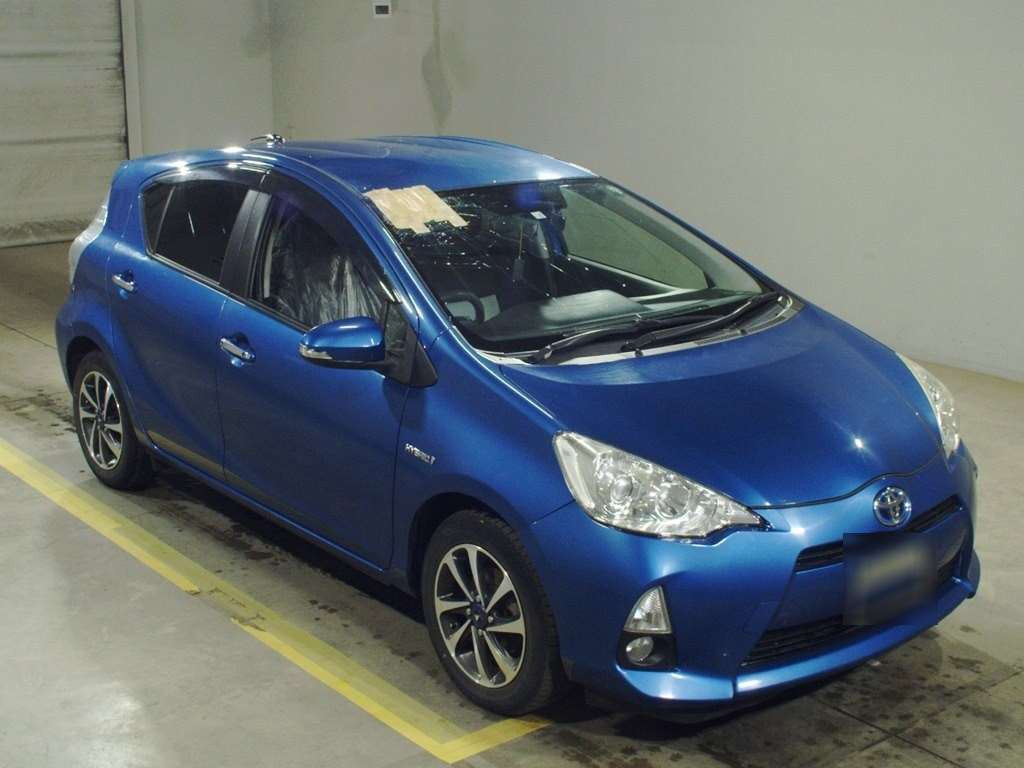 2014 Toyota Aqua NHP10[2]