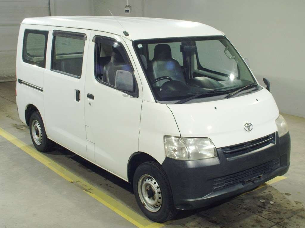 2011 Toyota Townace Van S412M[2]