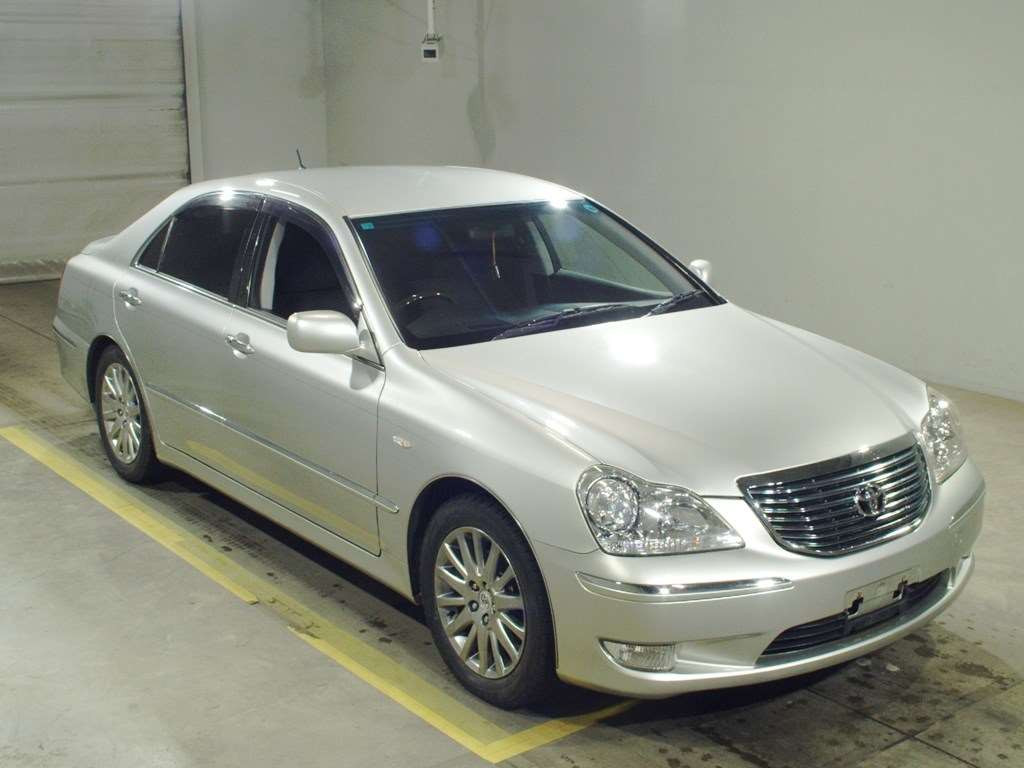 2005 Toyota Crown Majesta UZS187[2]