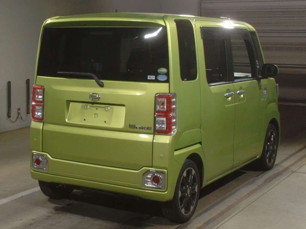 2018 Daihatsu Wake LA700S[1]