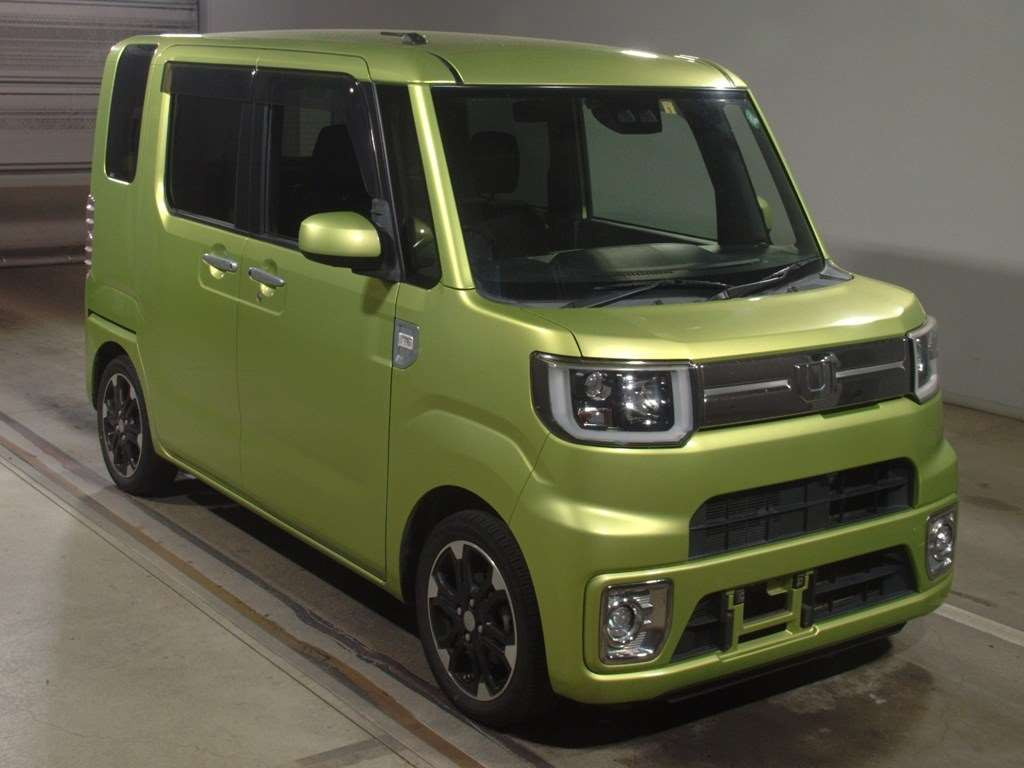 2018 Daihatsu Wake LA700S[2]