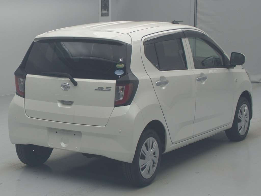 2017 Daihatsu Mira es LA360S[1]