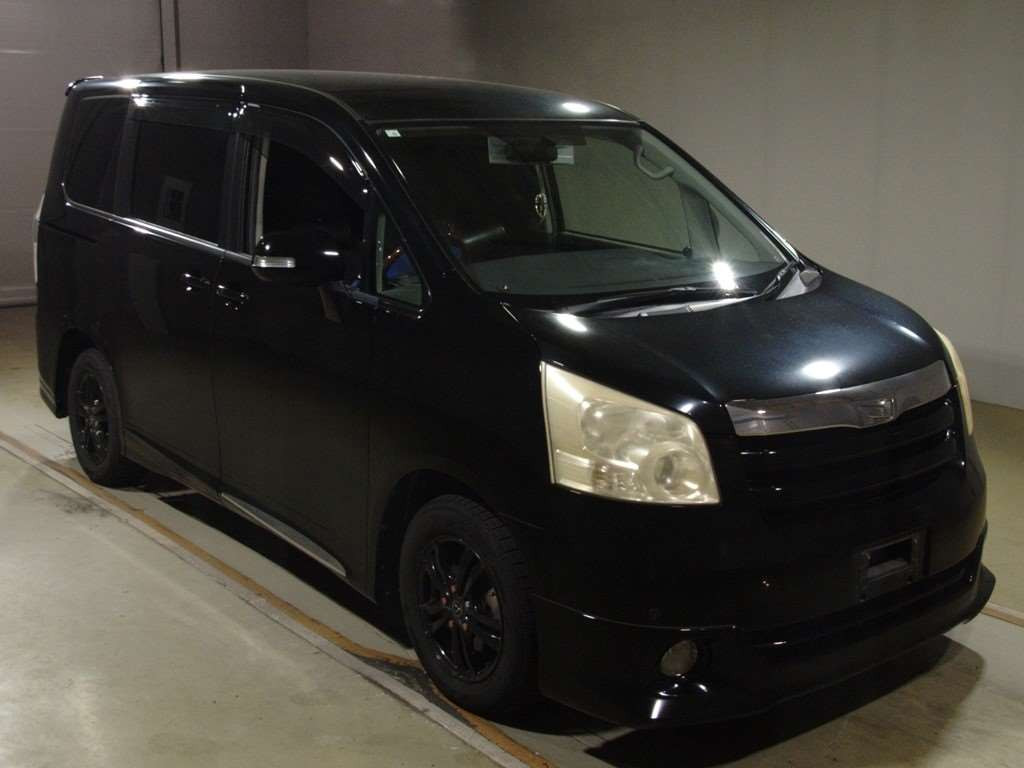 2008 Toyota Noah ZRR70[2]