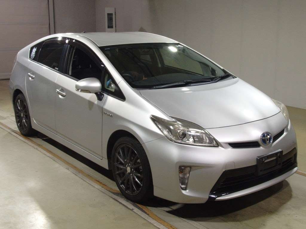 2014 Toyota Prius ZVW30[2]