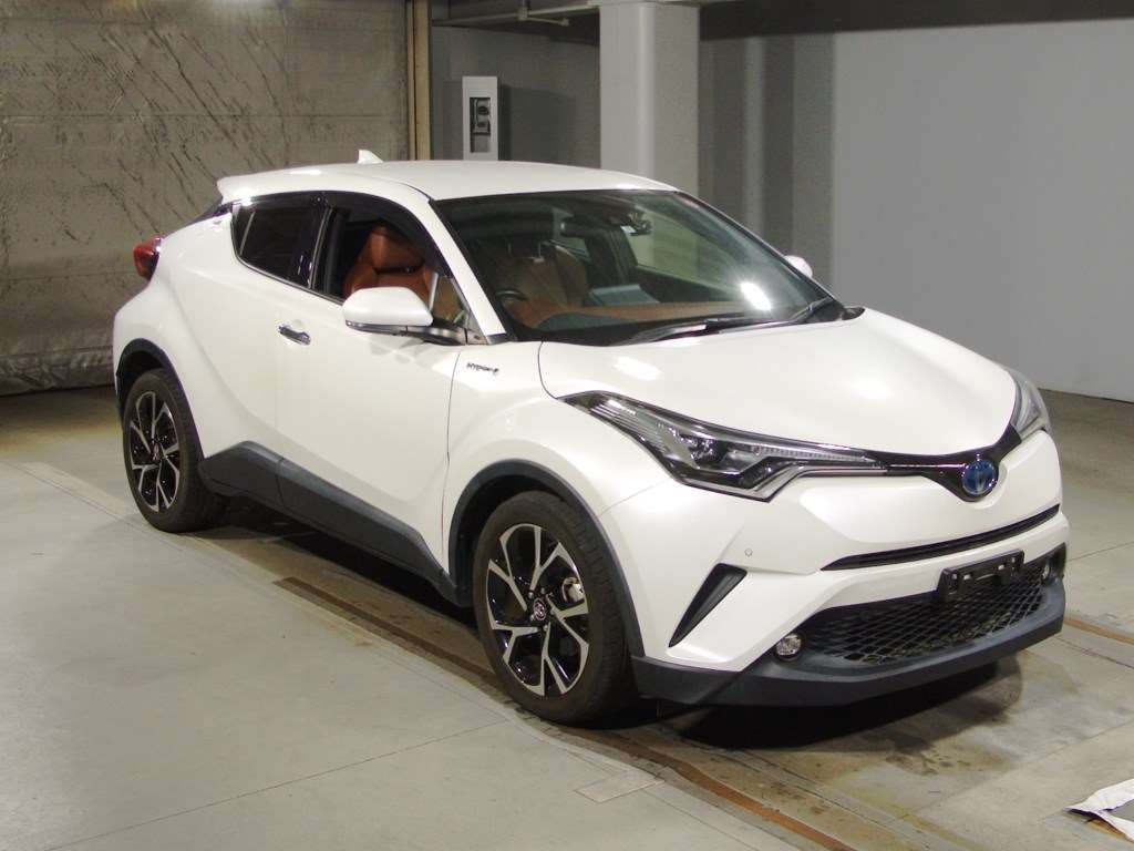 2019 Toyota C-HR ZYX10[2]