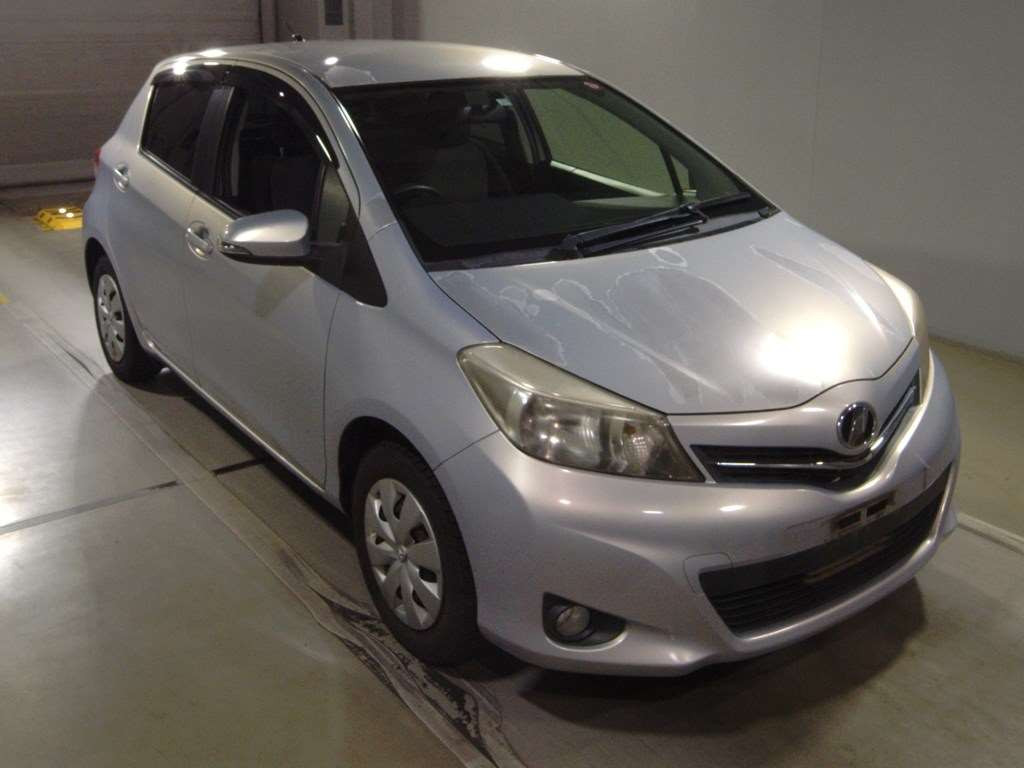 2013 Toyota Vitz NSP130[2]