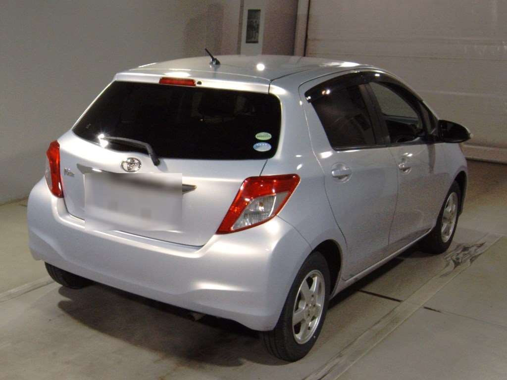 2013 Toyota Vitz NSP130[1]