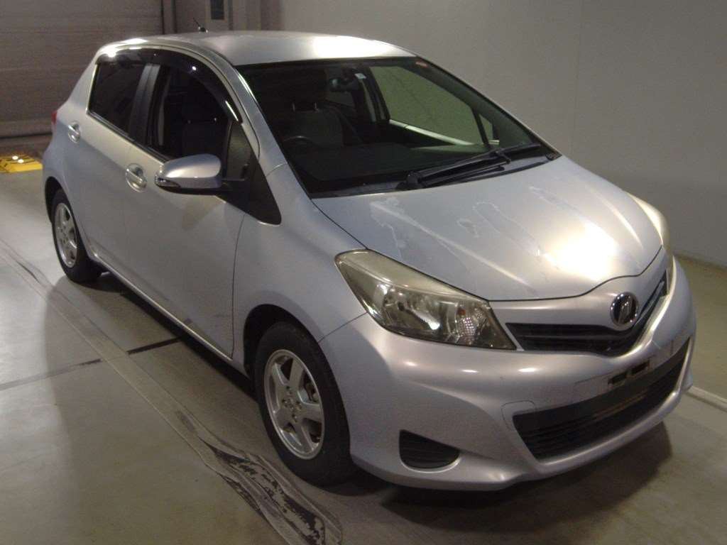 2013 Toyota Vitz NSP130[2]