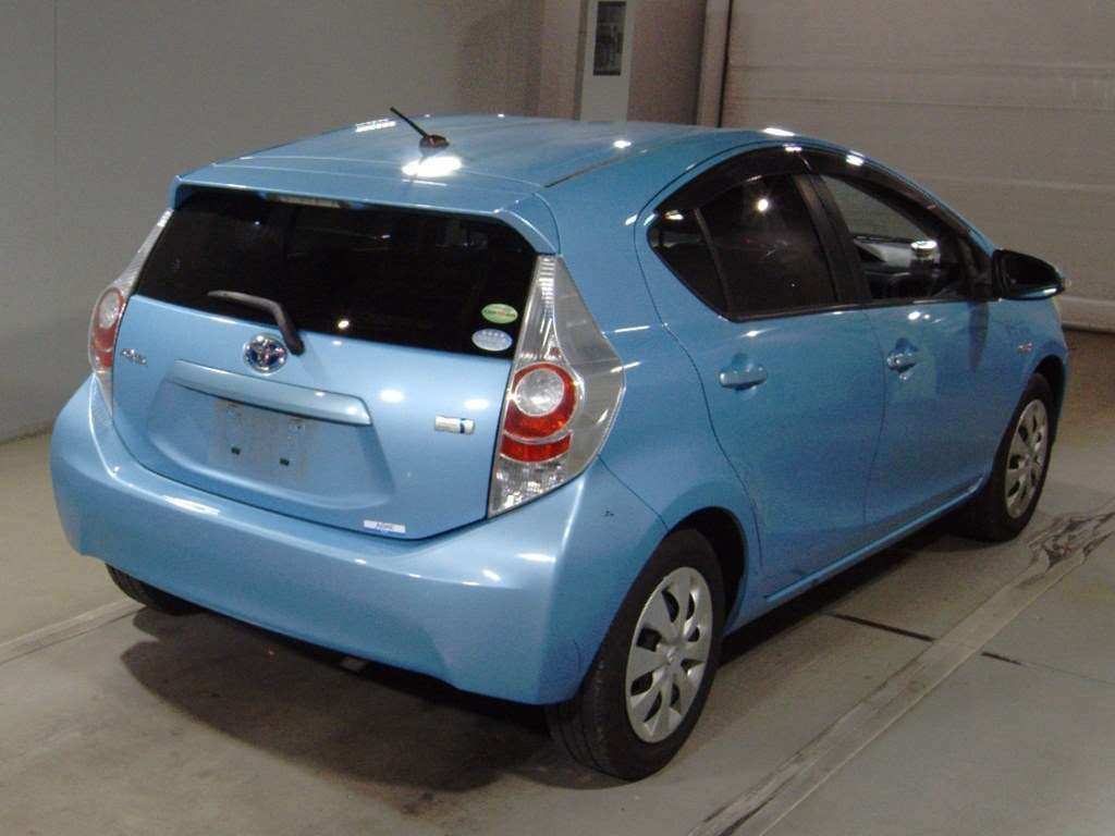 2014 Toyota Aqua NHP10[1]