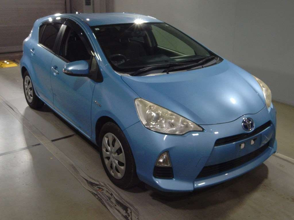 2014 Toyota Aqua NHP10[2]