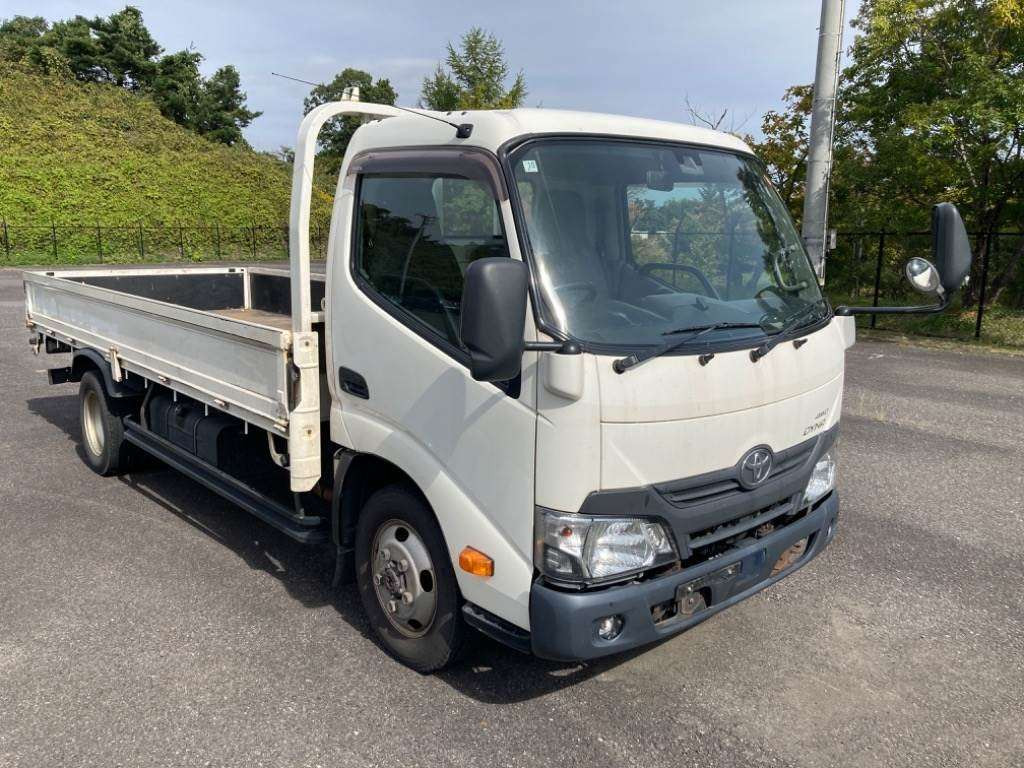 2018 Toyota Dyna Truck XZU695[2]