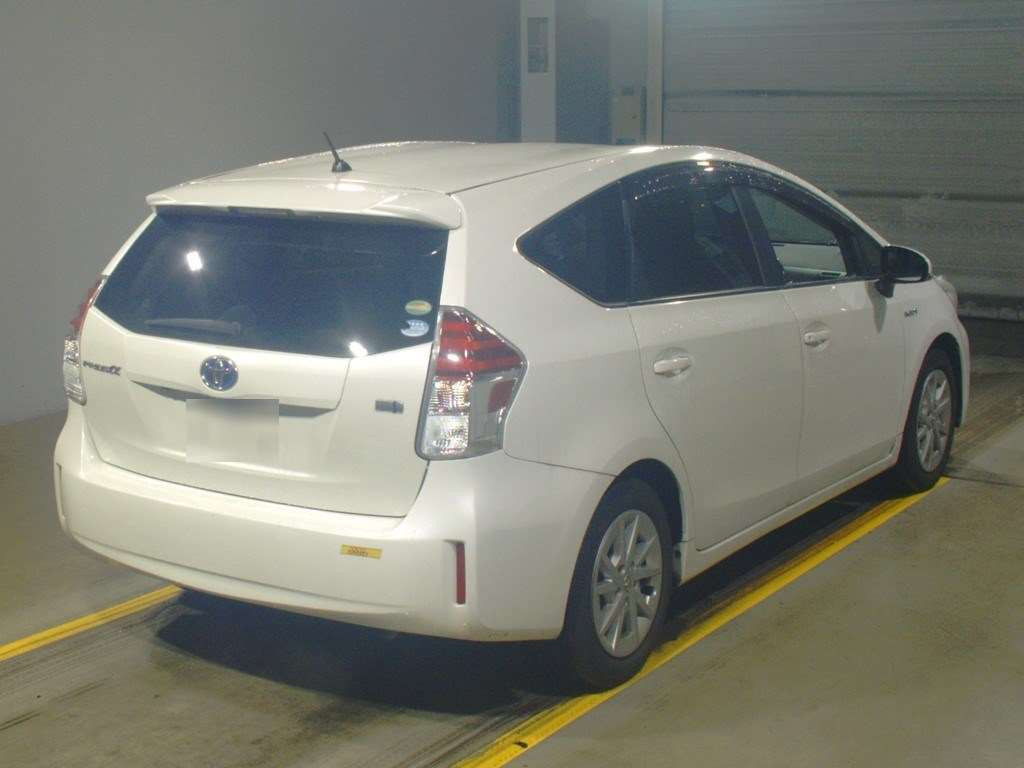 2017 Toyota Prius alpha ZVW41W[1]