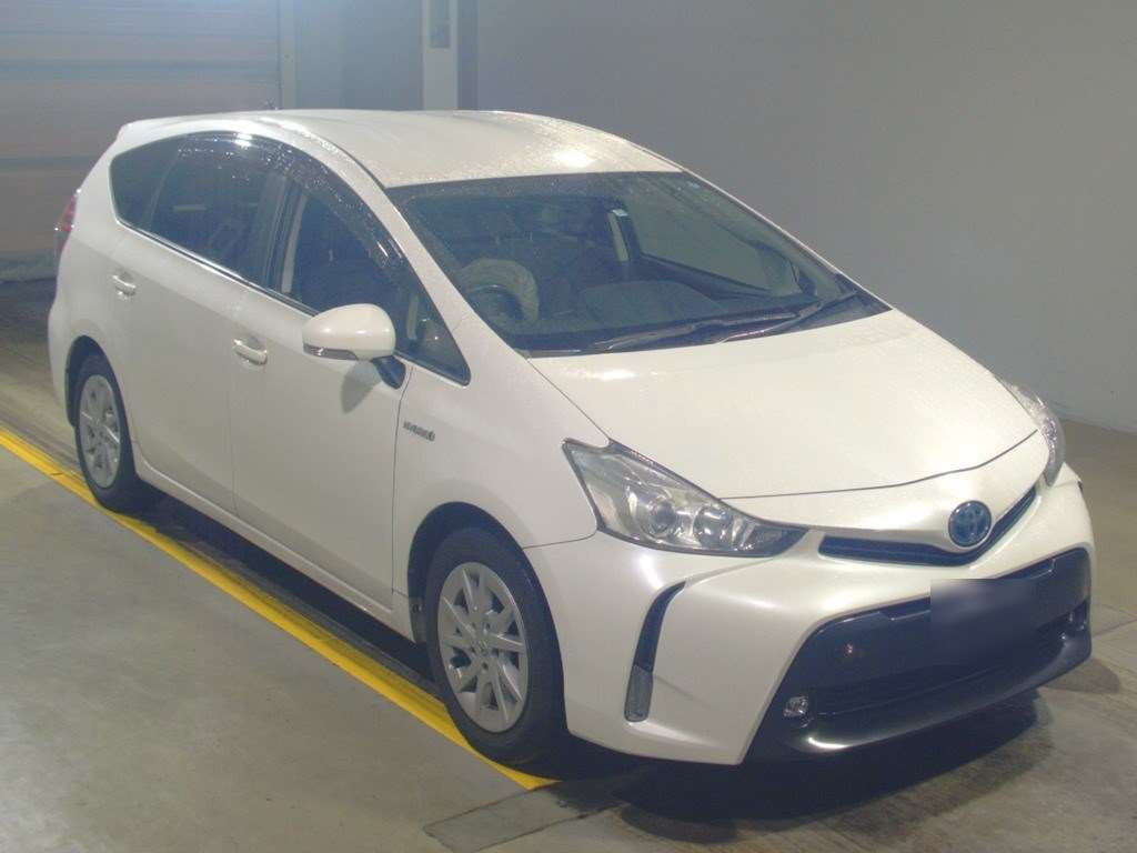 2017 Toyota Prius alpha ZVW41W[2]