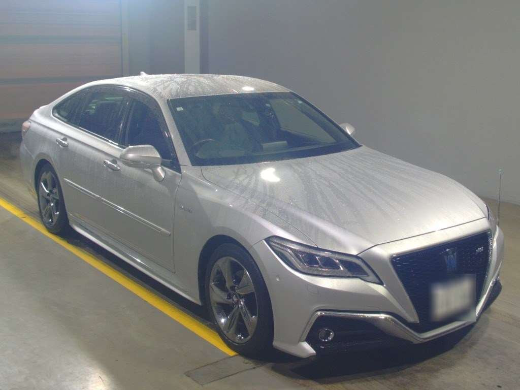 2018 Toyota Crown Hybrid AZSH20[2]