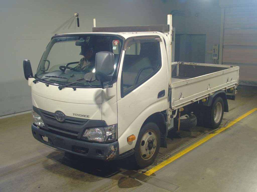 2017 Toyota Toyoace Truck XZU605[0]