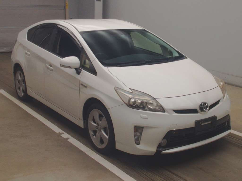 2013 Toyota Prius ZVW30[2]