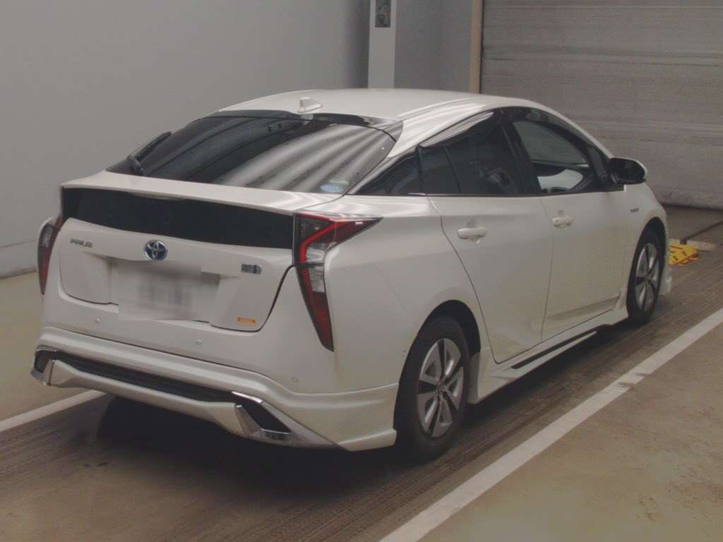 2016 Toyota Prius ZVW51[1]