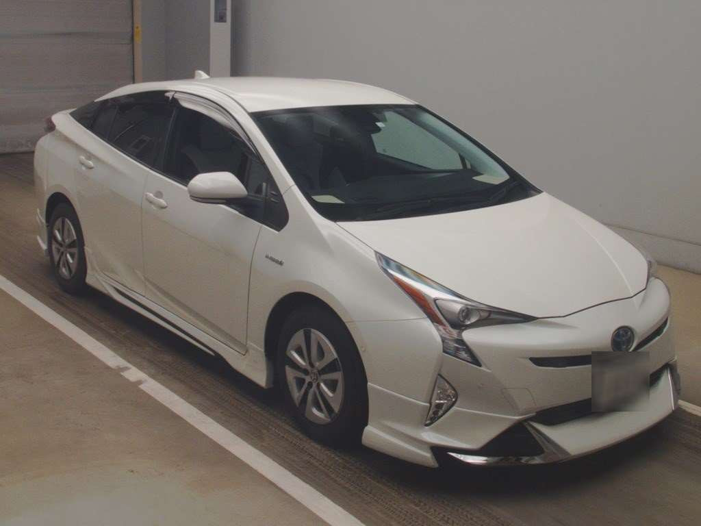 2016 Toyota Prius ZVW51[2]