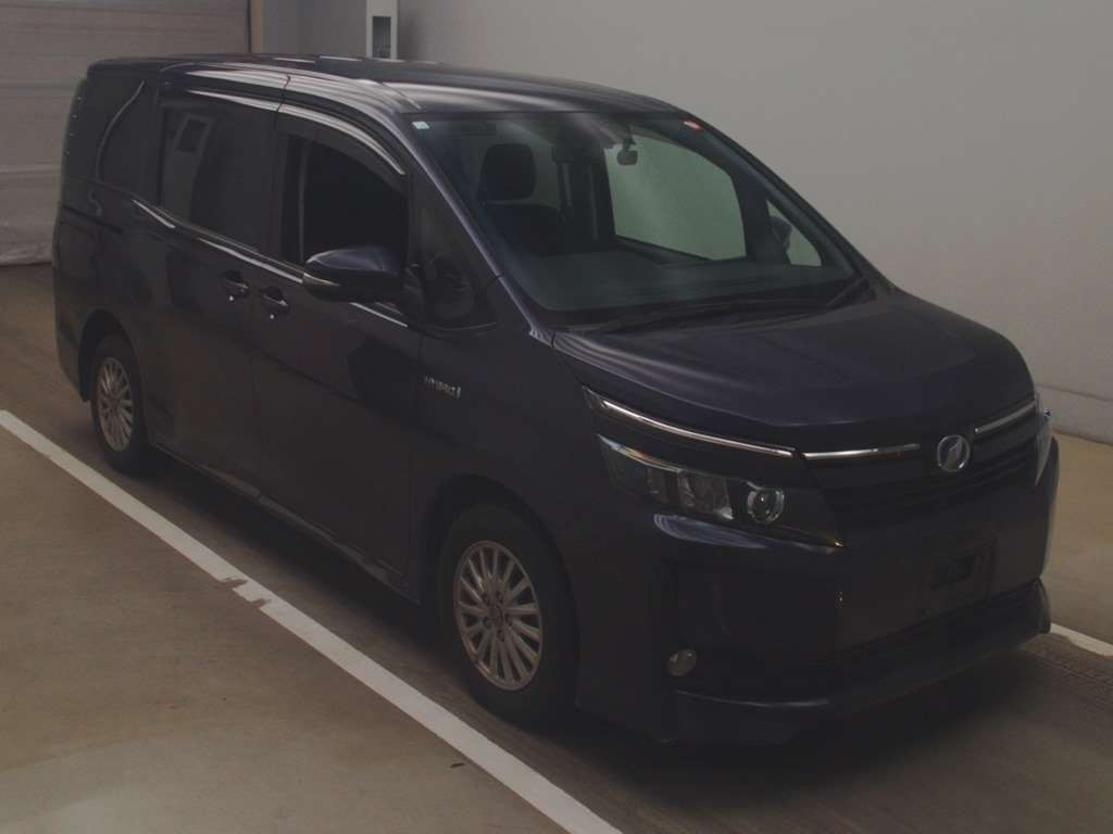 2014 Toyota Voxy ZWR80G[2]