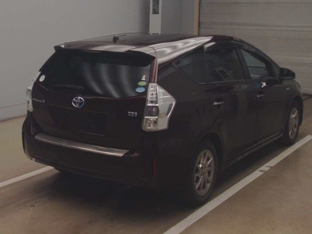 2014 Toyota Prius alpha ZVW41W[1]