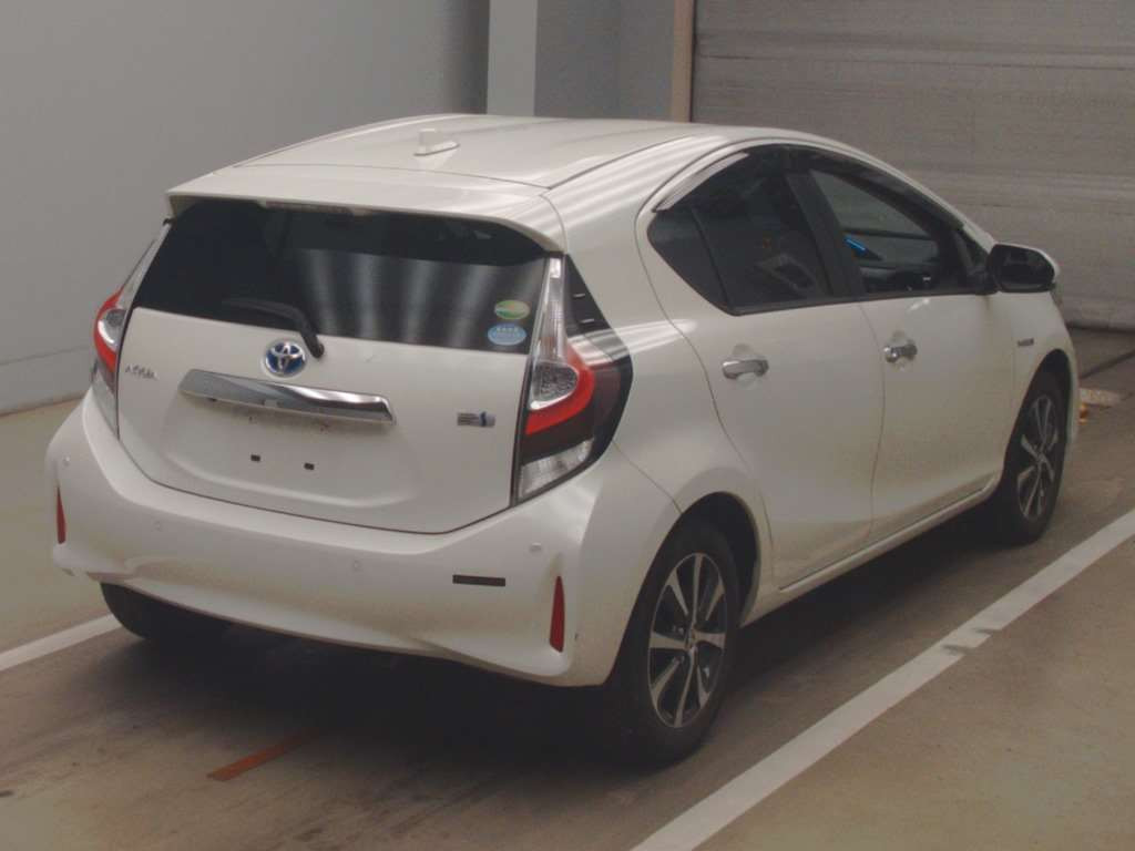 2019 Toyota Aqua NHP10[1]