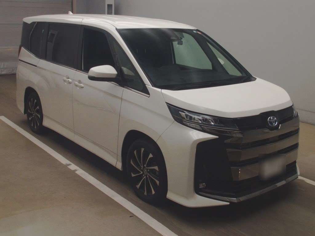 2022 Toyota Noah ZWR90W[2]