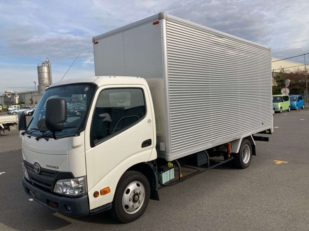 2018 Toyota Toyoace Truck XZU655[0]