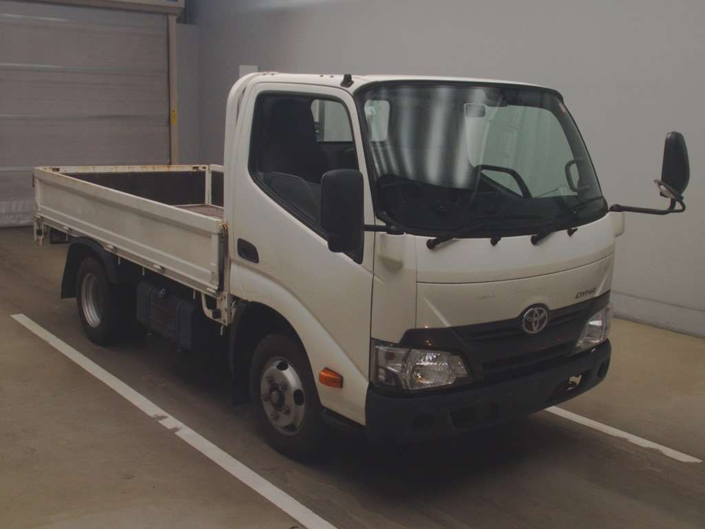 2019 Toyota Dyna Truck XZC605[2]