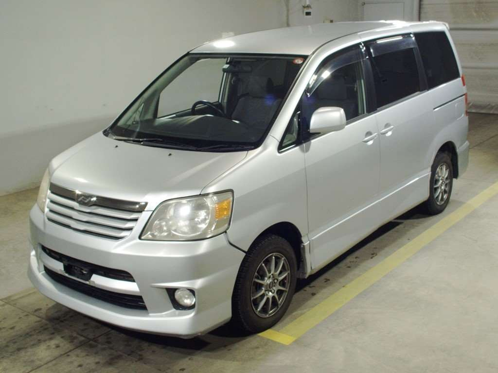 2002 Toyota Noah AZR65G[0]