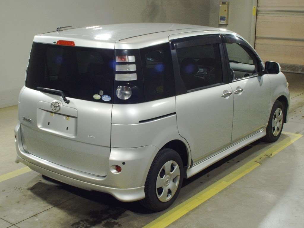 2010 Toyota Sienta NCP85G[1]