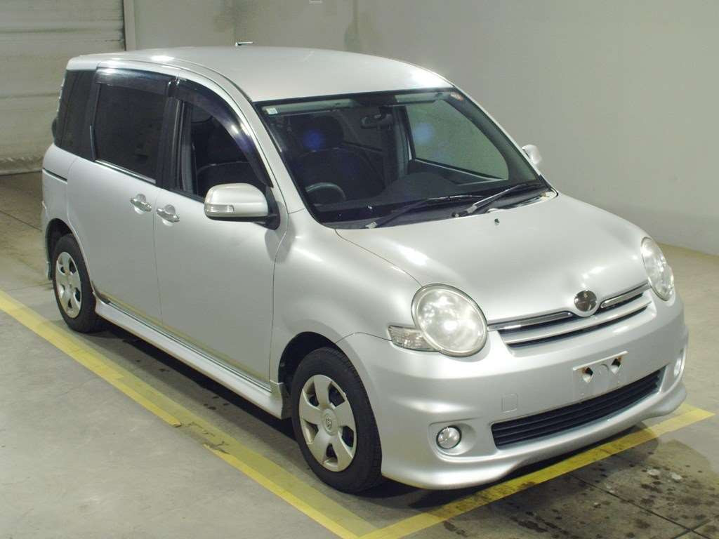 2010 Toyota Sienta NCP85G[2]